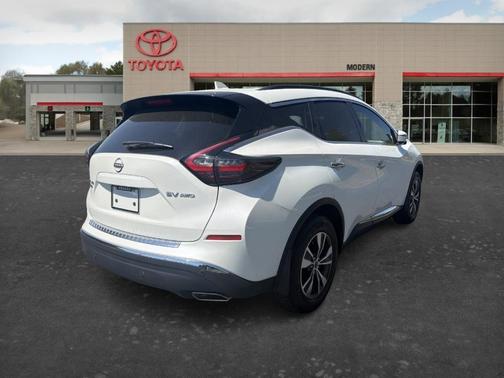 White 2023 Nissan Murano SV