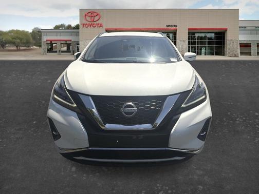 White 2023 Nissan Murano SV