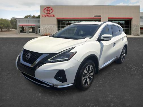 White 2023 Nissan Murano SV