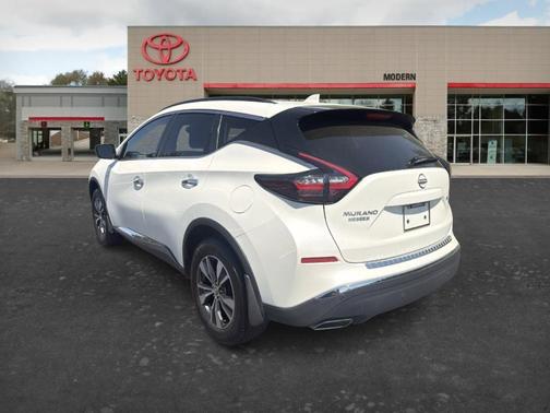 White 2023 Nissan Murano SV