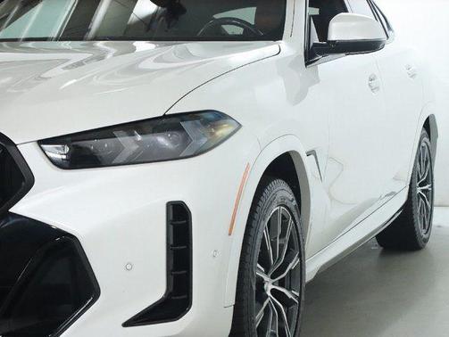 Mineral White Metallic 2024 BMW X6 xDrive40i