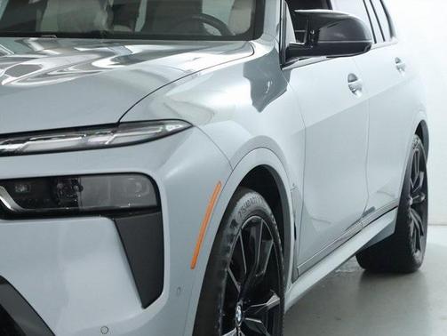 2025 BMW X7 M60i