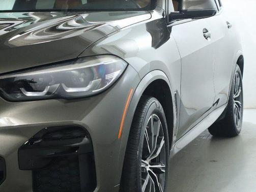 Manhattan Green Metallic 2023 BMW X5 xDrive40i