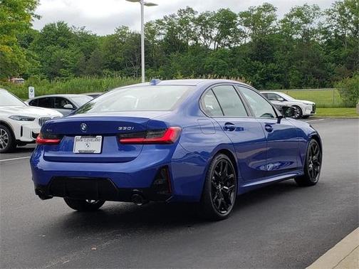 2025 BMW 330 i xDrive