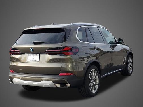 Manhattan Green Metallic 2026 BMW X5 PHEV xDrive50e