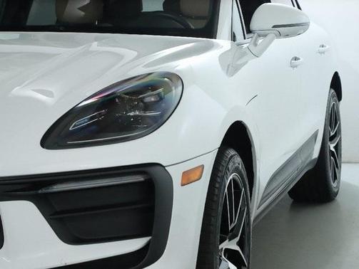 2023 Porsche Macan Base