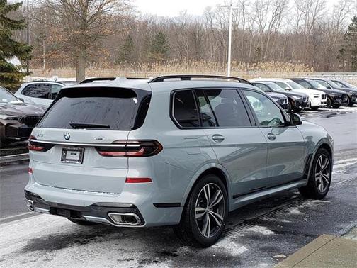 2025 BMW X7 xDrive40i