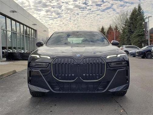 2026 BMW 740 i xDrive