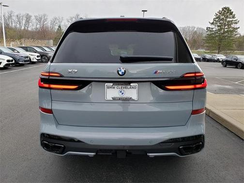 2025 BMW X7 M60i