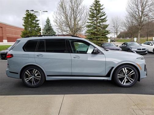 2025 BMW X7 M60i