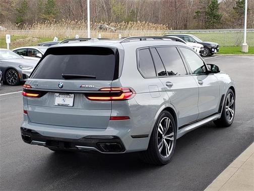 2025 BMW X7 M60i