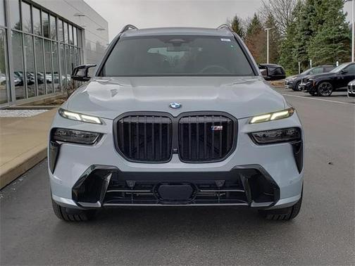 2025 BMW X7 M60i