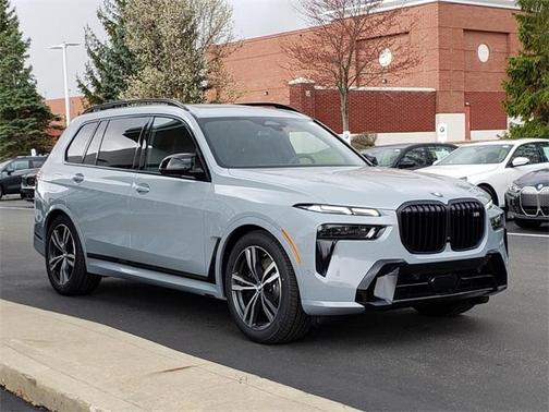 2025 BMW X7 M60i