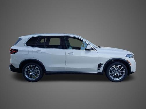 Mineral White Metallic 2026 BMW X5 xDrive40i