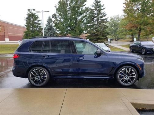 2026 BMW X7 M60i