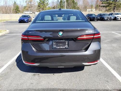 2025 BMW 530 i xDrive