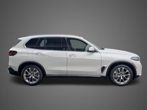 Mineral White Metallic 2026 BMW X5 PHEV xDrive50e