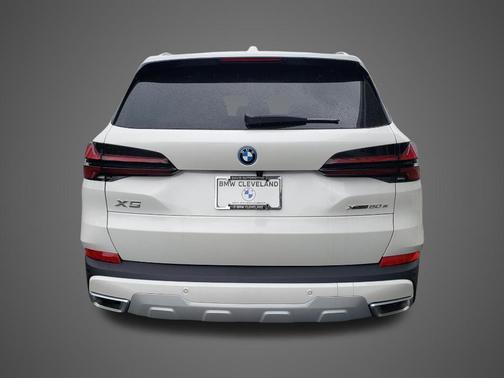 Mineral White Metallic 2026 BMW X5 PHEV xDrive50e