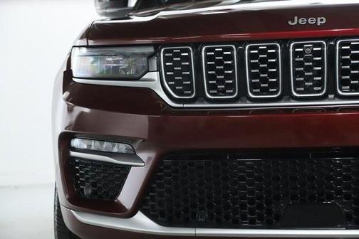 2022 Jeep Grand Cherokee Summit