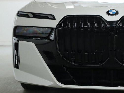 2025 BMW 740 i xDrive