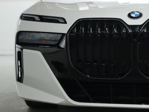 2025 BMW 740 i xDrive