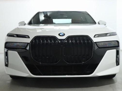 2025 BMW 740 i xDrive