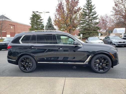 Black Sapphire Metallic 2026 BMW X7 xDrive40i