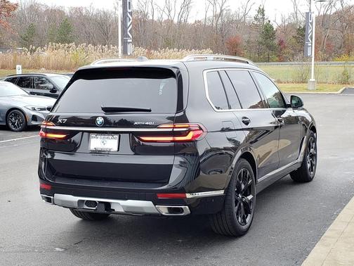 Black Sapphire Metallic 2026 BMW X7 xDrive40i