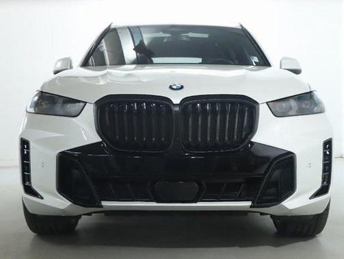 Mineral White Metallic 2025 BMW X5 xDrive40i