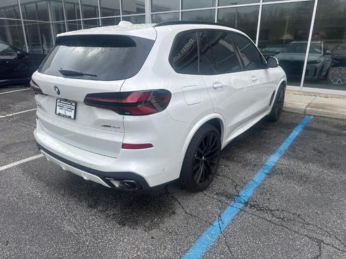 Mineral White Metallic 2025 BMW X5 xDrive40i