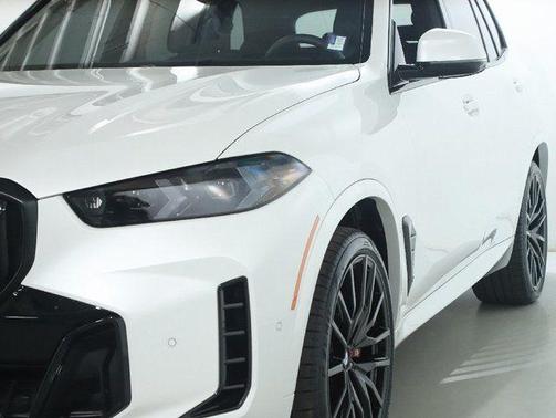 Mineral White Metallic 2025 BMW X5 xDrive40i