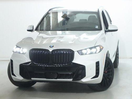 Mineral White Metallic 2025 BMW X5 xDrive40i