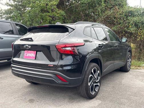 Mosaic Black Metallic 2024 Chevrolet Trax FWD 2RS