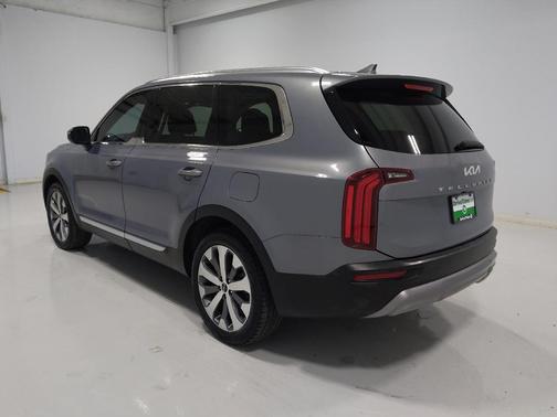 Everlasting Silver 2022 Kia Telluride EX