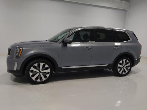 Everlasting Silver 2022 Kia Telluride EX