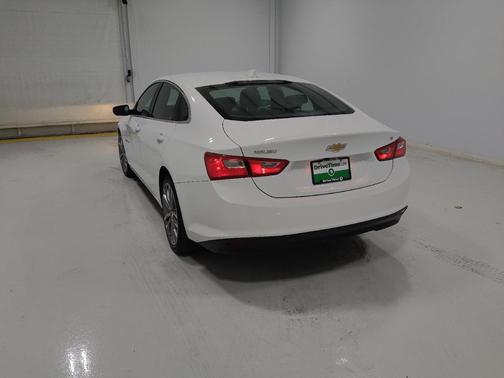 Summit White 2023 Chevrolet Malibu FWD 1LT