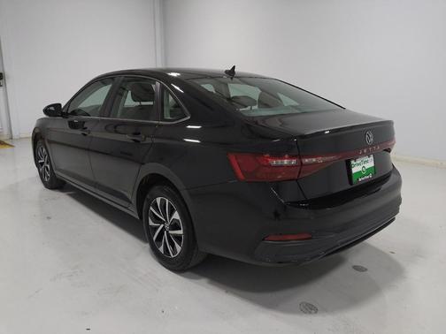 Deep Black Pearl 2025 Volkswagen Jetta 1.5T S