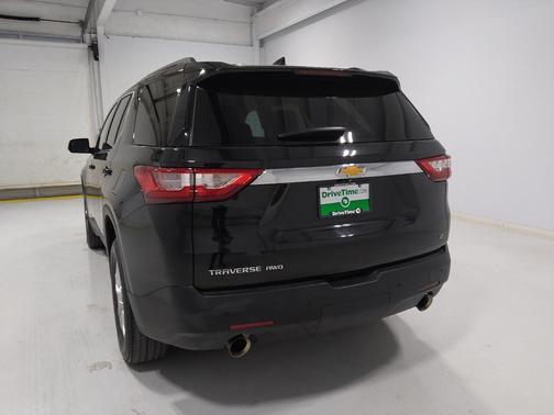 Mosaic Black Metallic 2021 Chevrolet Traverse LT Cloth