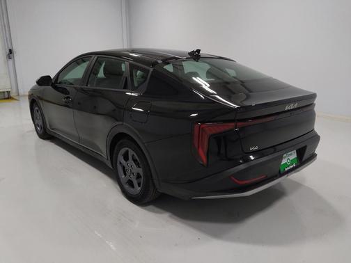 Aurora Black Pearl 2025 Kia K4 LXS