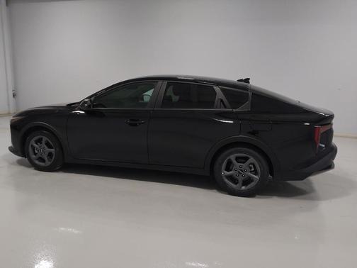 Aurora Black Pearl 2025 Kia K4 LXS