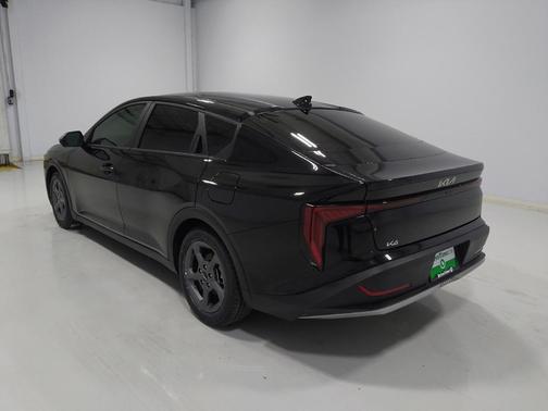 Aurora Black Pearl 2025 Kia K4 LXS