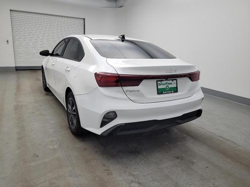 Snow White Pearl 2024 Kia Forte LXS