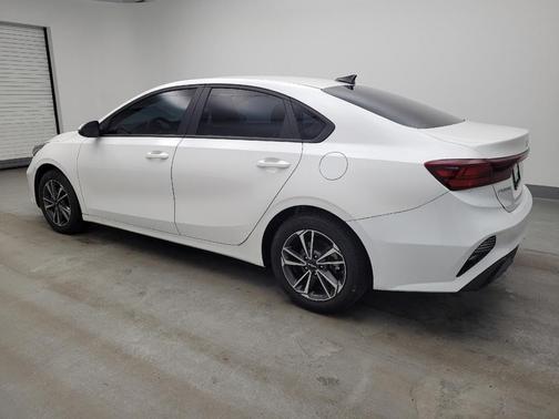 Snow White Pearl 2024 Kia Forte LXS