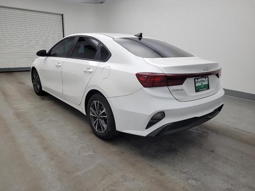 Snow White Pearl 2024 Kia Forte LXS