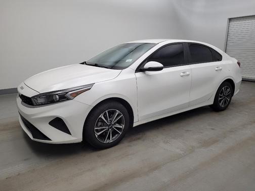 Snow White Pearl 2024 Kia Forte LXS