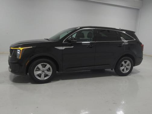 Ebony Black 2024 Kia Sorento LX