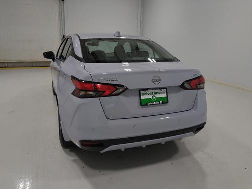 Gray 2024 Nissan Versa 1.6 SV