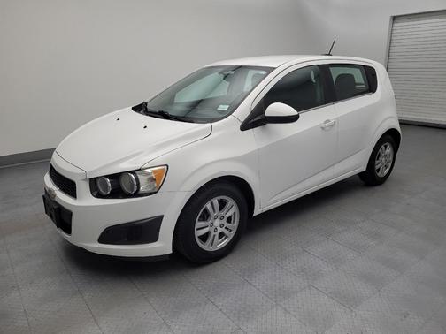 Summit White 2016 Chevrolet Sonic LT