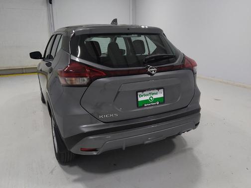 Gun Metallic 2024 Nissan Kicks S