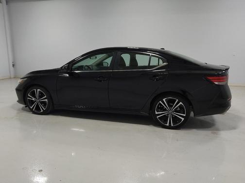 Super Black 2022 Nissan Sentra SR